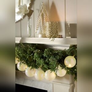 Anthropologie Light-Up Oversized Pearl Garland